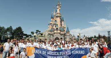 LA BANDA DE MÚSICA DE VILLA DEL RÍO HACE HISTORIA EN DISNEYLAND PARÍS LA BANDA DE MÚSICA DE VILLA DEL RÍO HACE HISTORIA EN DISNEYLAND PARÍS