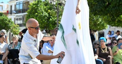 CULTURA | JOAQUÍN SERRA Y JAVIER TARÍN FUSIONAN MODA Y PINTURA EN “VESTIR EL ARTE” · X BIENAL DE ARTE DE VILLA DEL RÍO CULTURA | JOAQUÍN SERRA Y JAVIER TARÍN FUSIONAN MODA Y PINTURA EN “VESTIR EL ARTE” · X BIENAL DE ARTE DE VILLA DEL RÍO