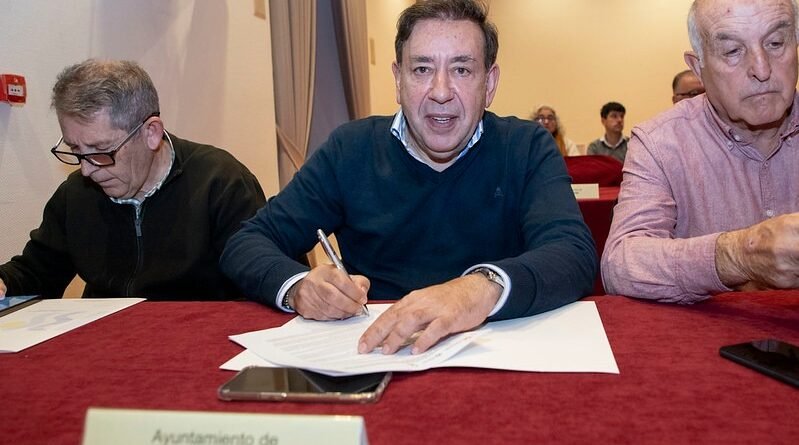 EL AYUNTAMIENTO DE VILLA DEL RÍO FIRMA EL NUEVO CONVENIO PARA LA PRESTACIÓN DEL SERVICIO DE AYUDA A DOMICILIO DURANTE EL AÑO 2026