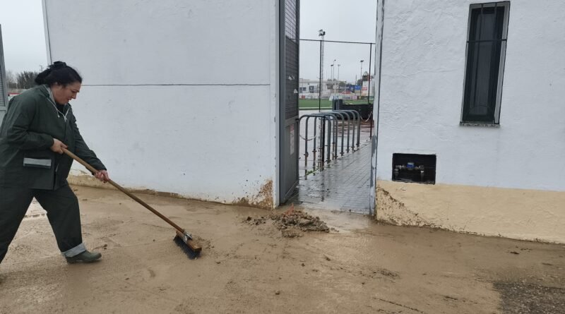 JORNADA DE LIMPIEZA EN INSTALACIONES DEPORTIVAS MUNICIPALES