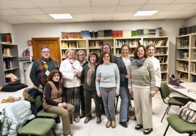 LA BIBLIOTECA MUNICIPAL CELEBRA UNA EMOTIVA ACTIVIDAD DE POESÍA ANDALUZA POR EL DÍA DE ANDALUCÍA