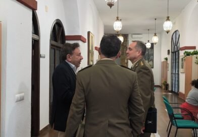 VISITA INSTITUCIONAL DEL SUBDELEGADO DE DEFENSA Y EL TENIENTE CORONEL AL AYUNTAMIENTO DE VILLA DEL RÍO