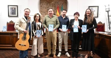 EMOTIVA PRESENTACIÓN DEL LIBRO «ESSENTIA» DE LA VILLARRENSE MARÍA DE LOS ÁNGELES PINILLA PEINADO