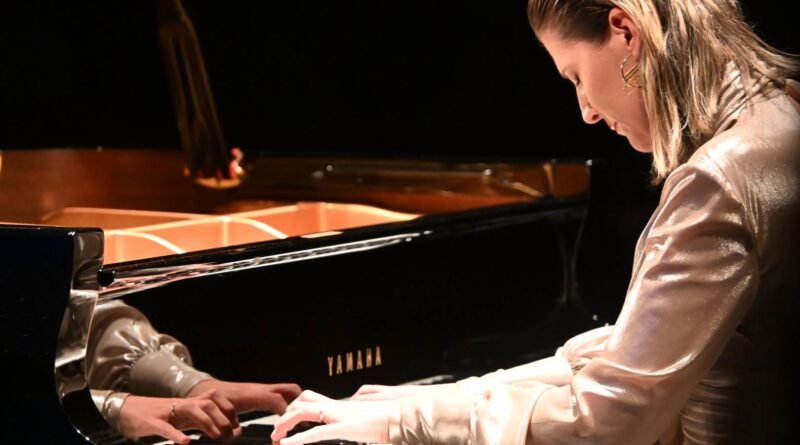 EL TEATRO OLIMPIA ACOGE CON AFORO COMPLETO EL CONCIERTO “ALHAJAS”, UN VIAJE SONORO AL LEGADO DE AL-ÁNDALUS POR LA PIANISTA VILLARRENSE MARÍA DOLORES GAITÁN