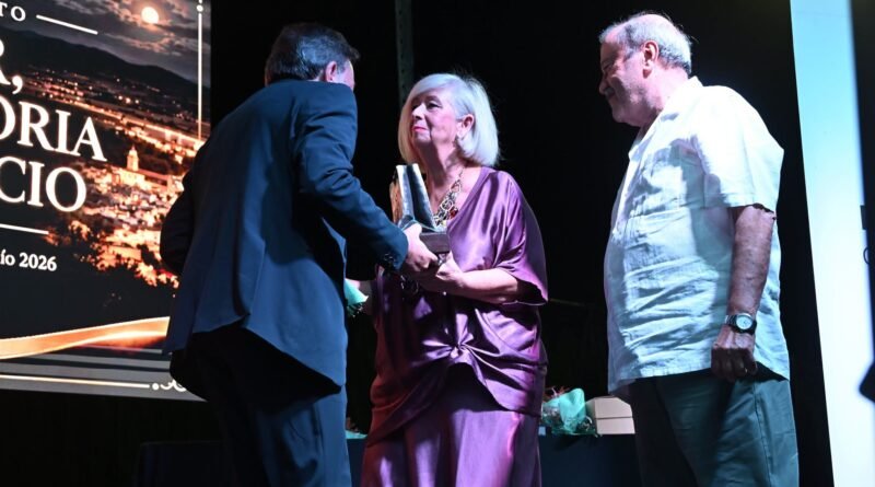 VILLA DEL RÍO HA CELEBRADO SU I GALA DEL COMERCIO · UNA NOCHE DE RECONOCIMIENTO A QUIENES HAN CONSTRUIDO Y SIGUEN CONSTRUYENDO NUESTRO COMERCIO LOCAL