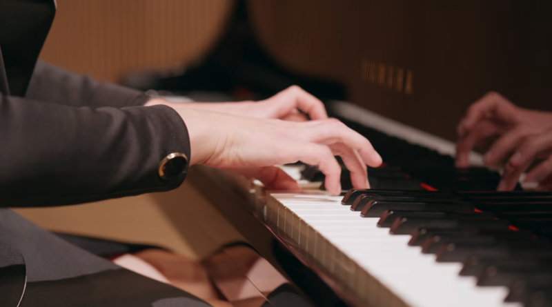 LA PIANISTa MARÍA DOLORES GAITÁN PRESENTA EL VÍDEO OFICIAL DE «CLAIR DE LUNE»