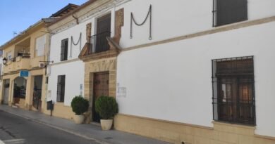 LA CASA DE LAS CADENAS DE VILLA DEL RÍO RECUPERA EL SÍMBOLO QUE DA NOMBRE A UNO DE LOS EDIFICIOS HISTÓRICOS MÁS REPRESENTATIVOS DE LA LOCALIDAD LA CASA DE LAS CADENAS DE VILLA DEL RÍO RECUPERA EL SÍMBOLO QUE DA NOMBRE A UNO DE LOS EDIFICIOS HISTÓRICOS MÁS REPRESENTATIVOS DE LA LOCALIDAD
