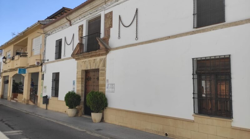 LA CASA DE LAS CADENAS DE VILLA DEL RÍO RECUPERA EL SÍMBOLO QUE DA NOMBRE A UNO DE LOS EDIFICIOS HISTÓRICOS MÁS REPRESENTATIVOS DE LA LOCALIDAD