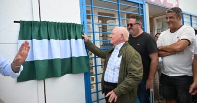 VILLA DEL RÍO RINDE HOMENAJE A ANTONIO NÚÑEZ «EL RUCHO» CON LA DENOMINACIÓN OFICIAL DEL POLIDEPORTIVO MUNICIPAL EN RECONOCIMIENTO A TODA UNA VIDA DEDICADA AL FÚTBOL VILLARRENSE VILLA DEL RÍO RINDE HOMENAJE A ANTONIO NÚÑEZ «EL RUCHO» CON LA DENOMINACIÓN OFICIAL DEL POLIDEPORTIVO MUNICIPAL EN RECONOCIMIENTO A TODA UNA VIDA DEDICADA AL FÚTBOL VILLARRENSE